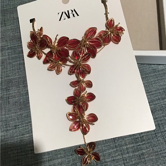 Zara Jewelry - ZARA Beautiful Necklace ,Floral with Red & Gold Tone. New🌺🌺🌺🌺🌺🌺🌺🌺🌺🌺🌺